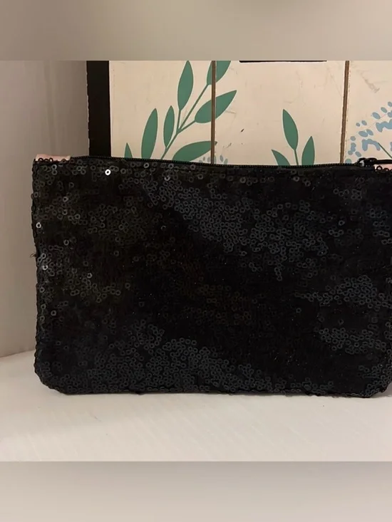 Betty Boop Black and Pink Heart Zip Pull Pouch - Picture 7 of 9